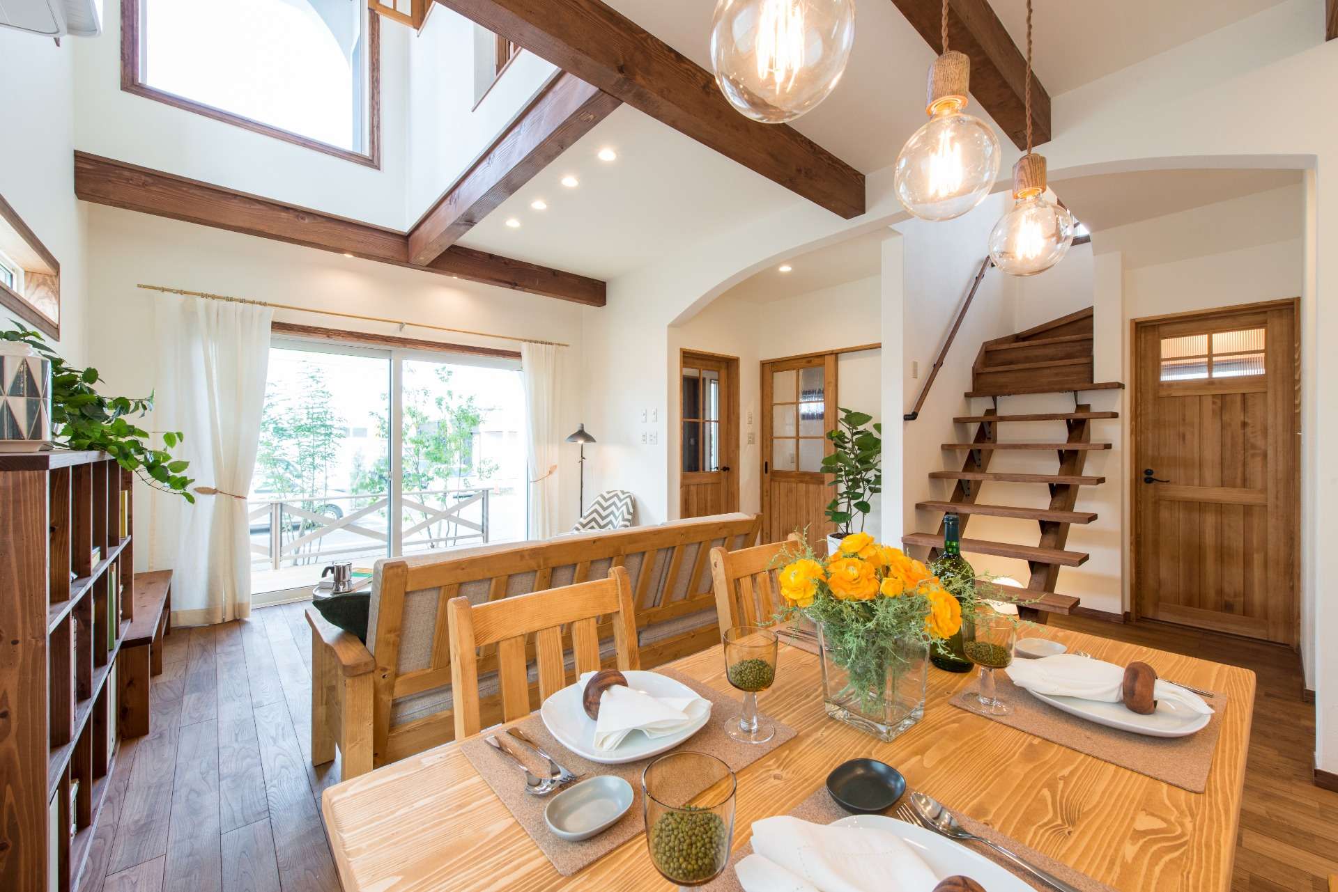 ダイニング～吹抜け