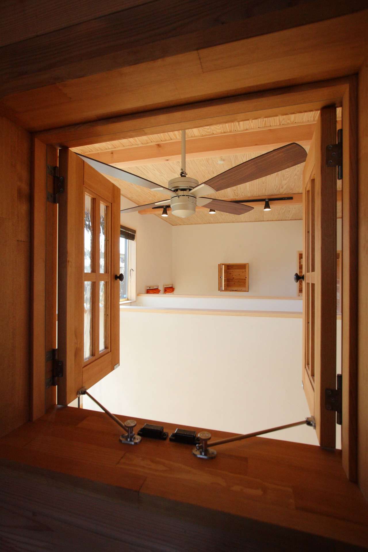 寝室～吹抜けへ