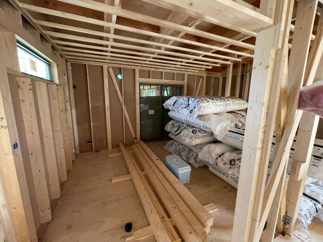 断熱材はいります！